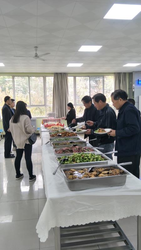 临潼餐饮圆满完成校秋季“双选会”就餐接待工作